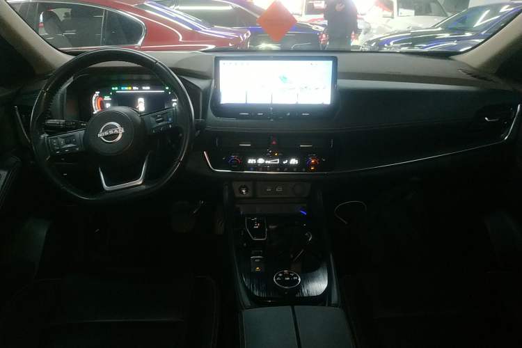 Used Nissan X-Trail 2023 e-POWER Ultra-Hybrid Dual-Motor All-Wheel-Drive Supreme Edition Center Console
