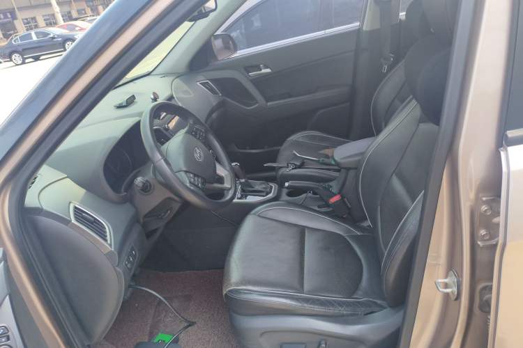 Used Hyundai ix25 2015 2.0L Automatic 4x4 Deluxe DLX Left Front Seat