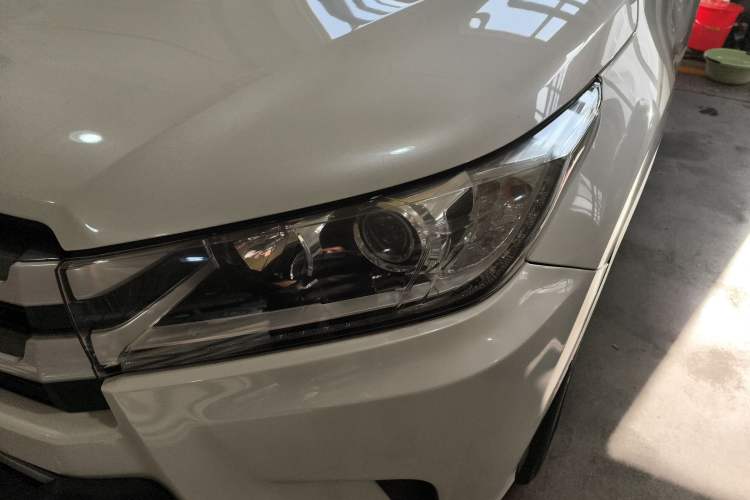 Used Toyota Highlander 2018 2.0T Four-Wheel Drive Luxury Edition 7 Seats China V Emission Standard
