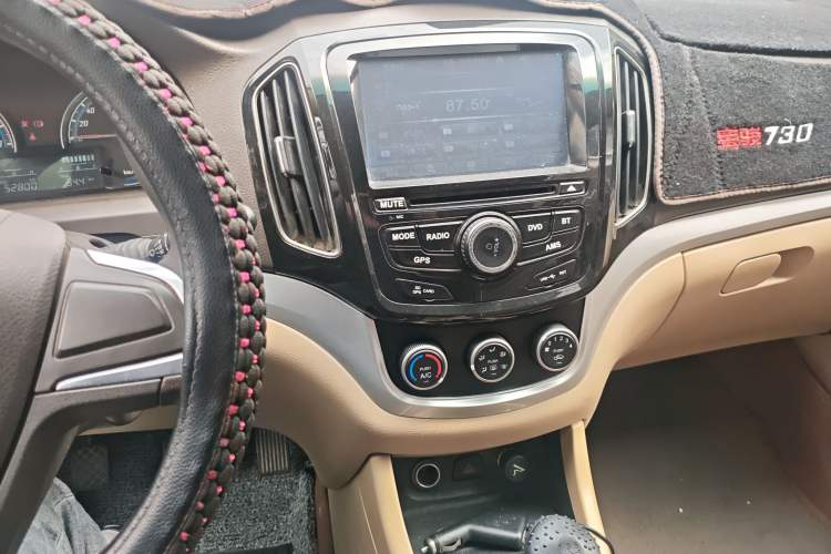 Used Baojun 730 2014 1.5L manual standard trim 7 seats
