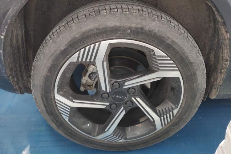 Used Lynk & Co 06 EM-P 2022 PHEV 84 km Range Pro Version Right Rear Wheel Hub