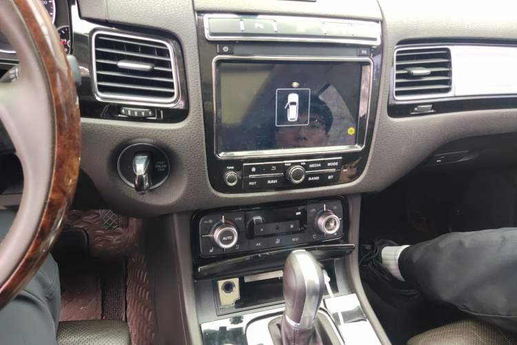 Used Volkswagen Touareg 2017 3.0 TSI Touareg Edition Audio And AC Panel