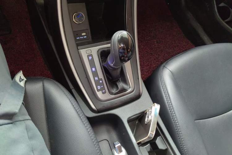 Used Hyundai Elantra (5th Generation / Langdong) 2016 1.6L Automatic Smart Version
