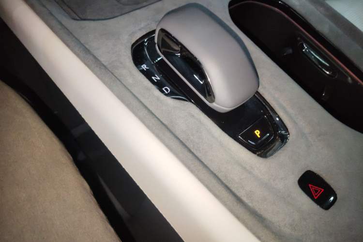 Used Zeekr 009 2024 7-Seater Aisle Version 108 kWh Gear Lever