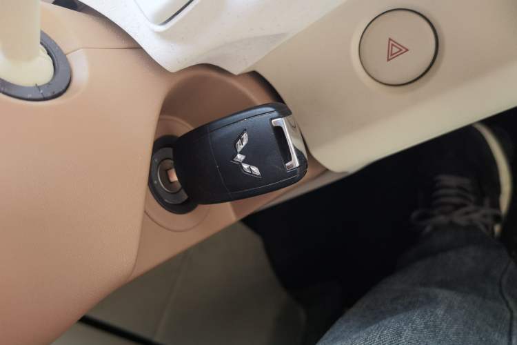 Used Wuling Hongguang MINIEV 2024 3rd Generation 215km Youth Edition Vehicle Key