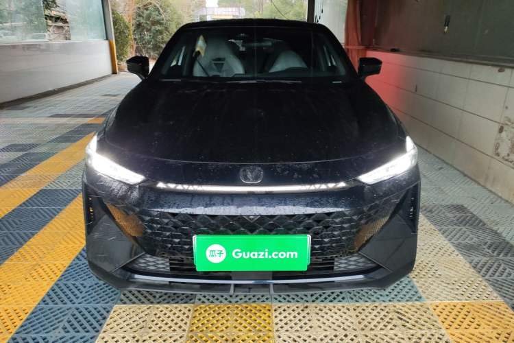 Used Changan UNI-V iDD 2024 Blue Whale Smart Electric iDD 136km Luxury Model
