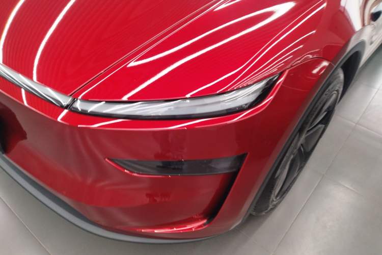 Used Tesla Model Y 2025 Long-Range All-Wheel-Drive Version
