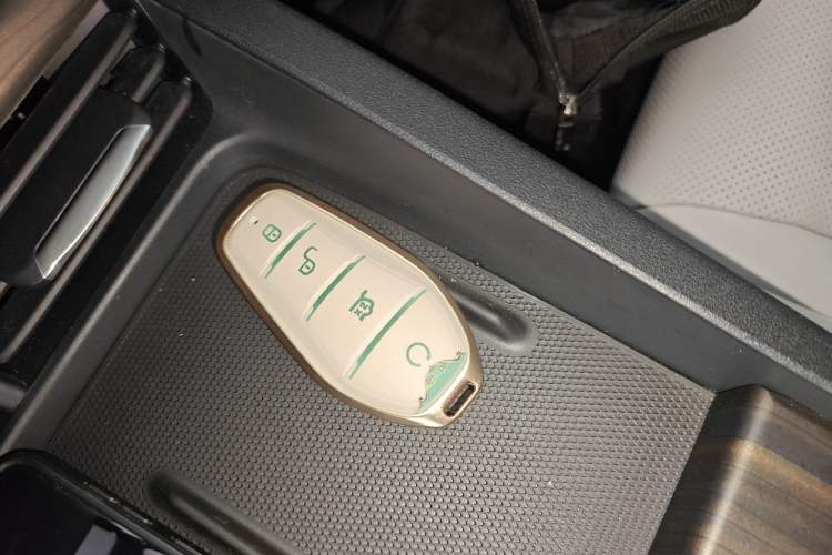 Used BYD Seal 06 New Energy 2025 DM-i Smart Drive 80KM Luxury Model Vehicle Key