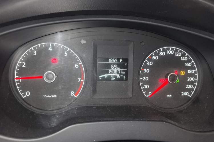 Used Volkswagen Sagitar 2012 1.6L Automatic Comfort Edition Instrument Cluster