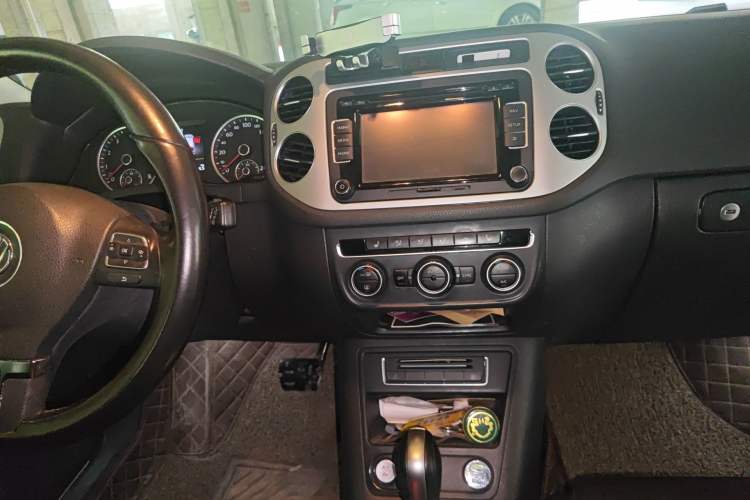 Used Volkswagen Tiguan 2015 1.8TSI Automatic Two-Wheel Drive Luxury Model Audio And AC Panel