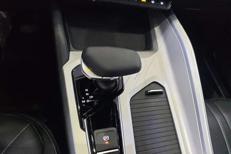 Used Geely Auto Preface 2025 Dongfang Yao 1.5TD Kunlun Edition Gear Lever