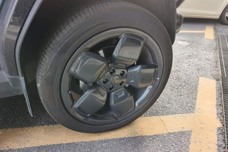 Used iCAR V23 2025 501 Four-Wheel Drive Intelligent Driving Version Right Front Wheel Hub