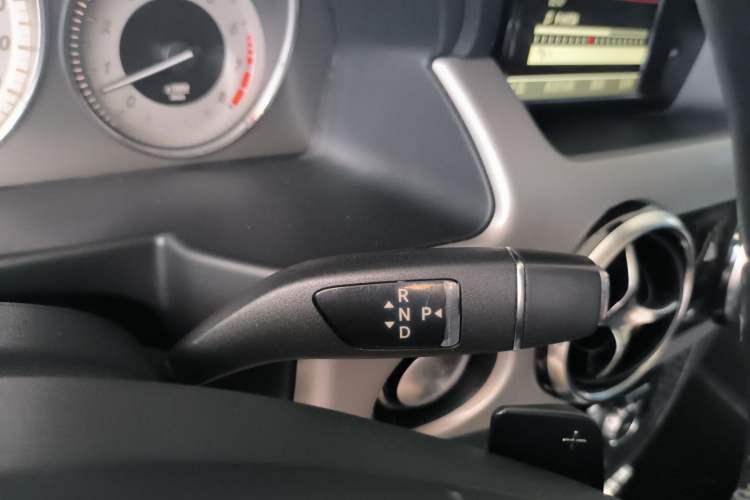 Used Mercedes-Benz GLK-Class 2013 Facelift GLK 300 4MATIC Fashion Edition Gear Lever