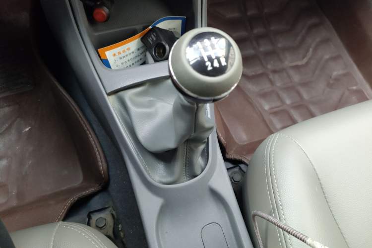 Used Geely Auto Diamond 2015 Sedan 1.5L Manual SuperDeluxe Model Gear Lever