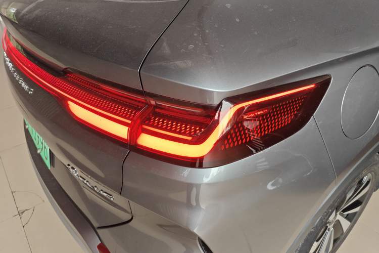 Used BYD Song PLUS New Energy 2024 HONOR Edition DM-i 110km Flagship Model Right Rear Taillight