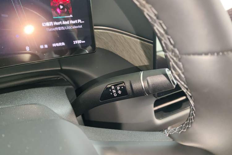 Used Wey Gaoshan 2025 Four-Wheel Drive Alpine 8 Gear Lever