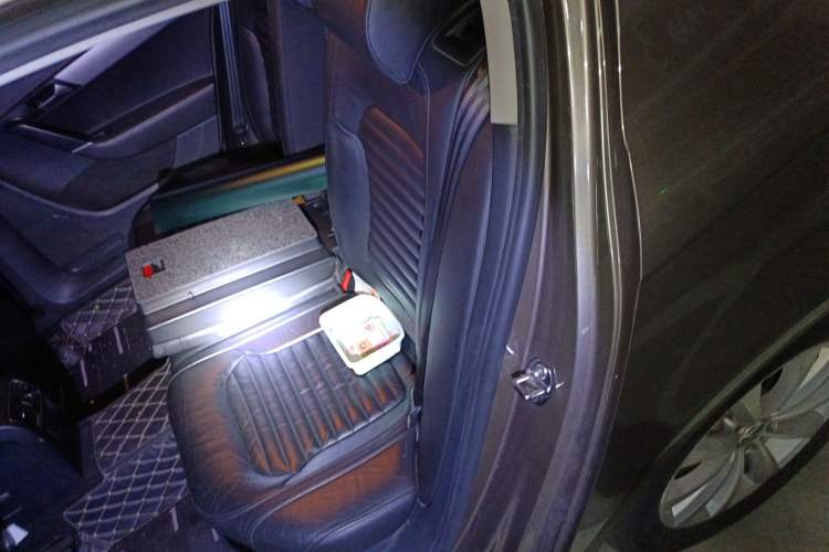 Used Volkswagen Magotan 2015 1.8TSI Luxury Model Left Rear Seat