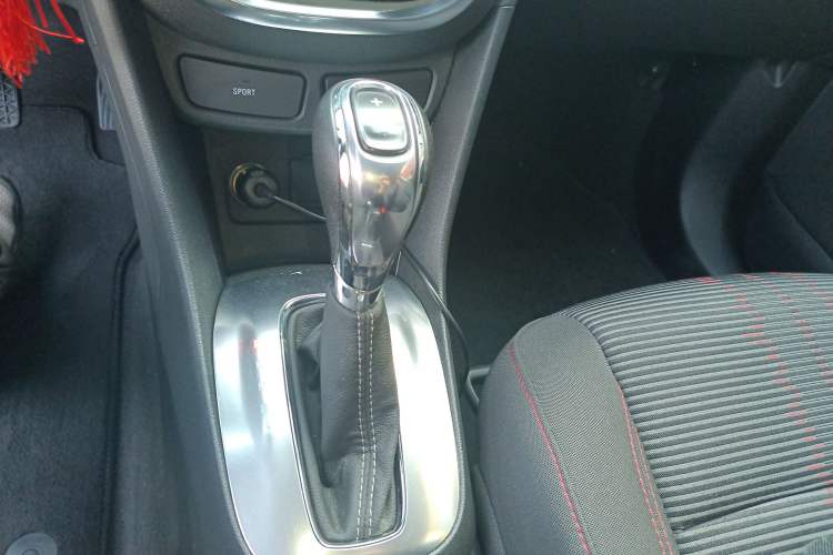 Used Buick Encore 2015 1.4T Automatic Two-Wheel Drive Urban Elite Version
