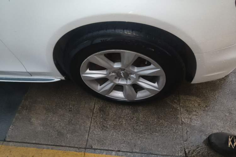 Used Audi A4L 2016 35 TFSI Collection Edition S line Comfort Model Right Front Wheel Hub