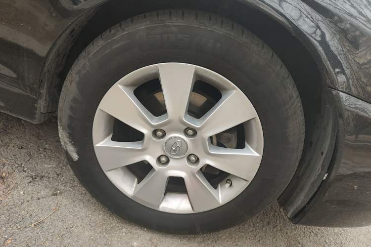 Used Hyundai MoInca 2009 2.0L Automatic Prestige GL Trim
