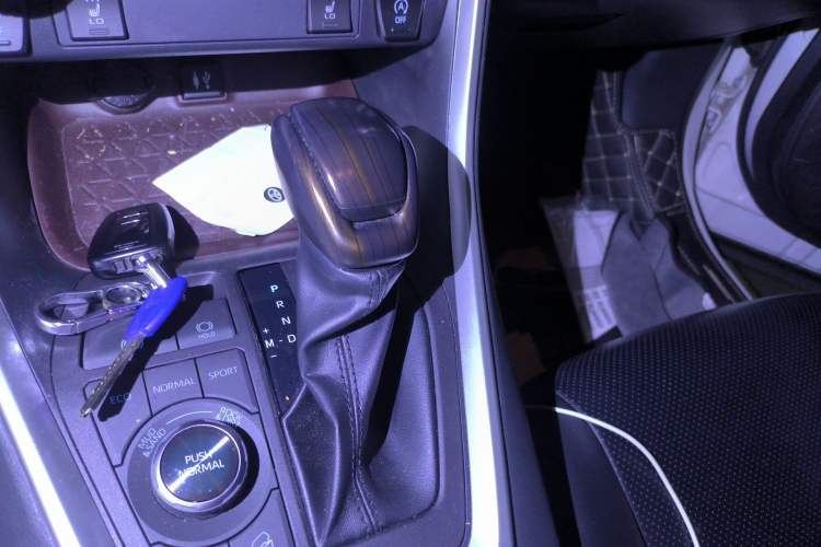 Used Toyota RAV4 2021 2.0L CVT Four-Wheel Drive Premium Edition Gear Lever