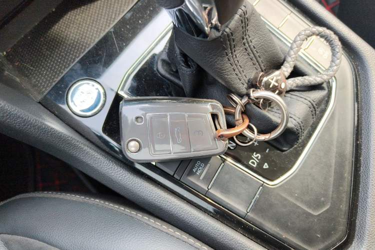 Used Volkswagen Tiguan L 2019 Updated Version 330TSI Automatic Two-Wheel Drive Panoramic Comfort Edition China VI Standard
