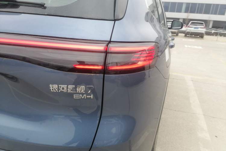 Used Geely Galaxy Galaxy Xingjian 7 EM-i 2025 120km Flagship Edition
