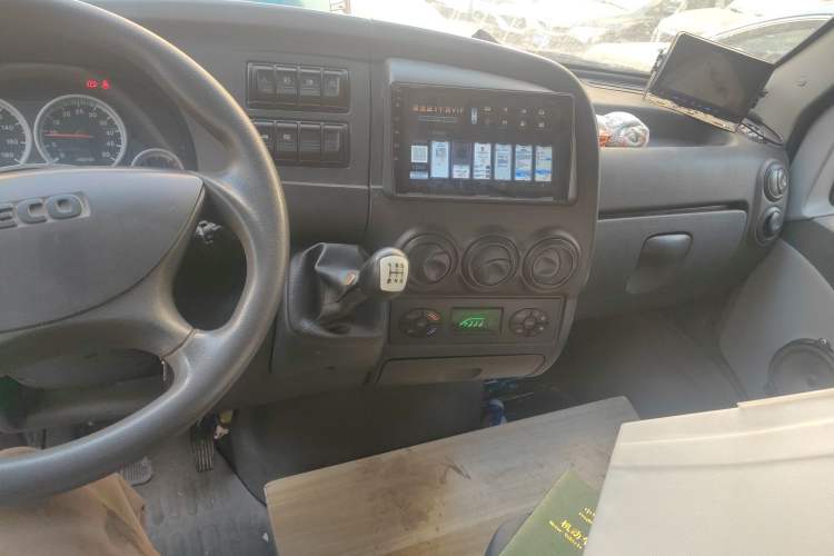 Used Iveco Power Daily 2013 3.0T-V39 Low-Roof Box Truck F1C
