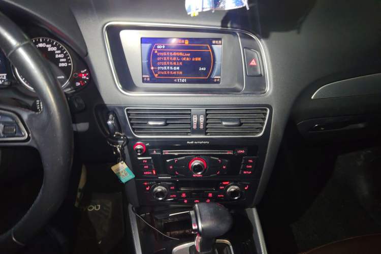 Used Audi Q5 2015 40 TFSI Technology Edition Audio And AC Panel