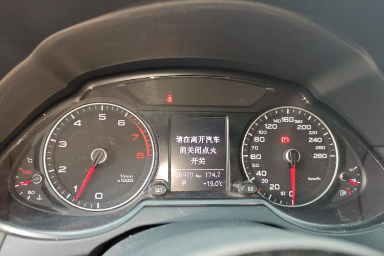 Used Audi Q5 2017 Plus 40 TFSI Technology Model Odometer Close Up