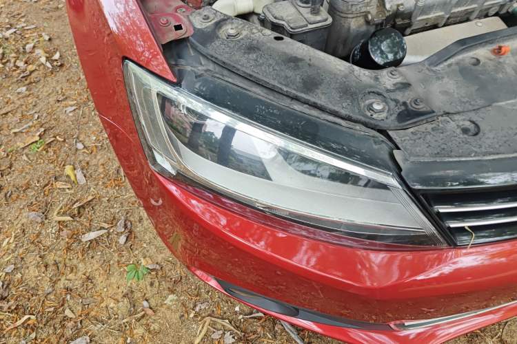 Used Volkswagen Sagitar 2012 1.6L Automatic Comfort Edition Right Front Headlight