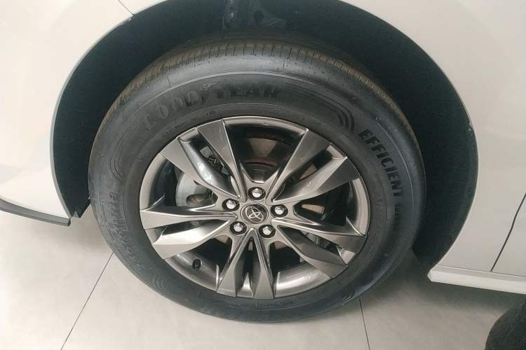 Used Toyota SIENNA 2026 Model 2.5L Dual-Engine Two-Wheel-Drive Comfort Edition Left Front Wheel Hub