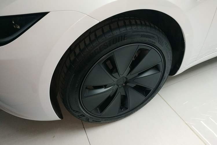 Used Tesla Model 3 2025 Model Revised Rear-Wheel-Drive Version Exterior 3