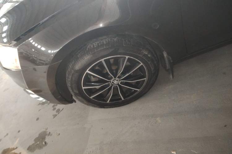 Used Skoda Octavia 2017 1.6L Automatic Smart Drive Edition Left Front Wheel Hub