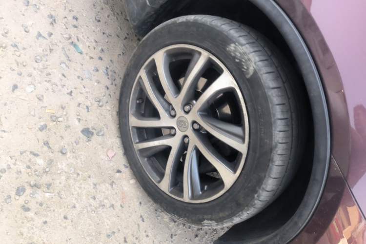 Used Infiniti QX50 2015 2.5L Luxury Edition Right Front Wheel Hub