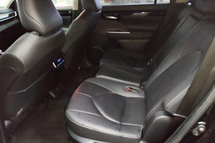 Used Toyota Highlander 2022 Dual-Engine 2.5L Four-Wheel Drive Prestige Version 7 Seats