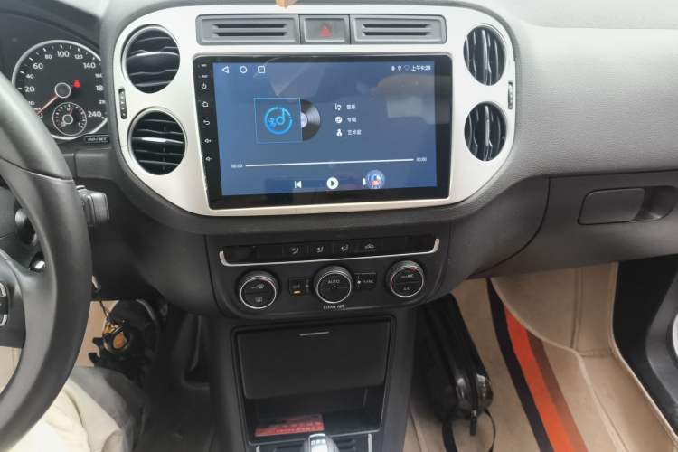 Used Volkswagen Tiguan 2016 280TSI Automatic Two-Wheel Drive Silk Road Comfort Edition Audio And AC Panel