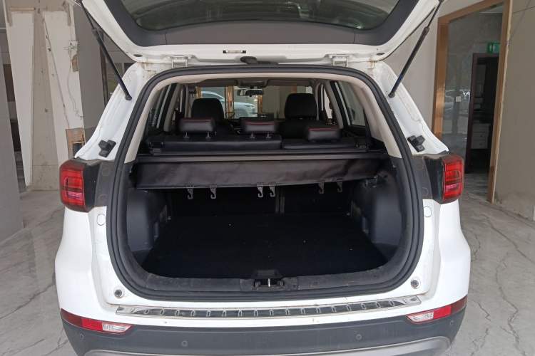 Used CHANGAN CS75 2020 280T Manual Elite Version China VI Trunk