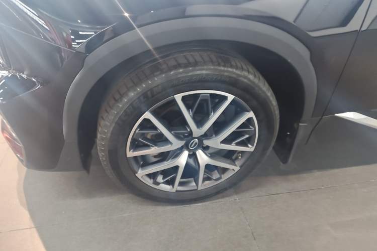 Used GAC Trumpchi GS8 2024 Linghang Series 2.0 TGDI Two-Wheel Drive Luxury Smart Connectivity Version Left Front Wheel Hub