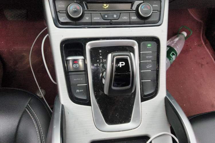 Used Geely Auto Emgrand X7 Sport 2020 1.8TD DCT Two-Wheel Drive Zhiya Model Gear Lever