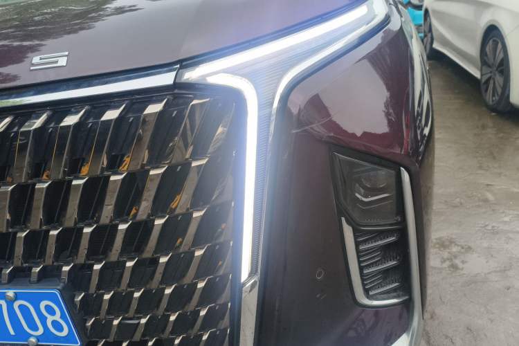 Used SAIC MAXUS G90 2022 2.0T Galaxy Seven-Seater Version
