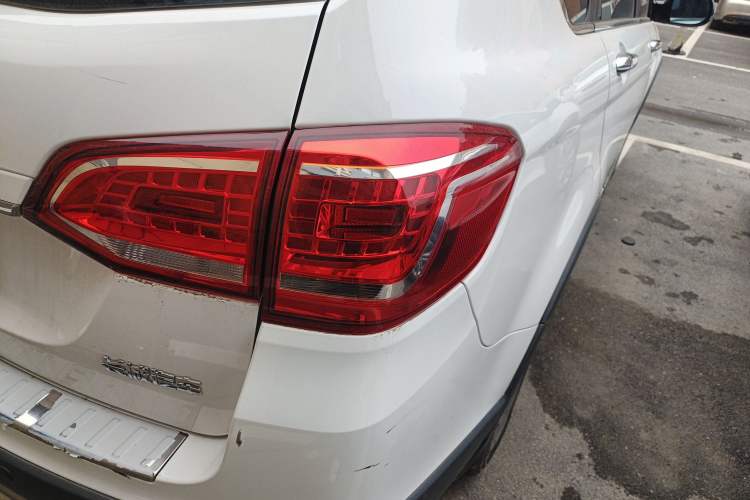 Used Haval H6 2015 Revised Version Sport Edition 1.5T Manual Transmission Two-Wheel Drive Elite Grade
