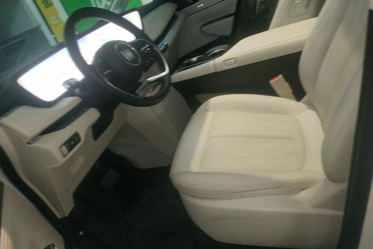 Used Buick GL8 New Energy 2024 Lu Zun Luxury Edition 7-Seater
