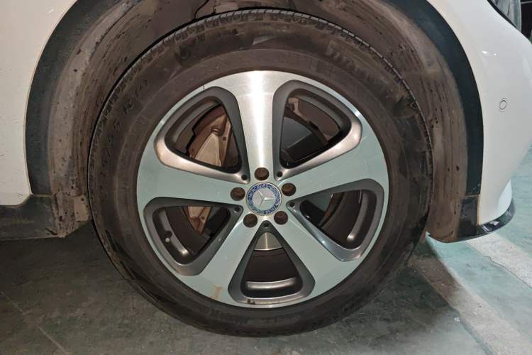 Used Mercedes-Benz GLC 2016 GLC 260 4MATIC Luxury Model Right Front Wheel Hub