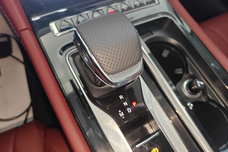 Used Hongqi H5 2025 2.0T Automatic Flag Edition – 500 000 Units Commemorative Version