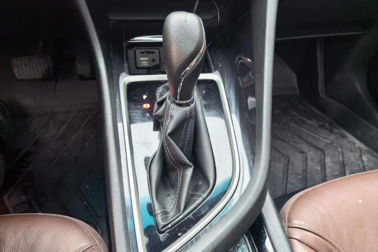 Used Buick GL6 2018 18T 6-Seater Luxury Model Gear Lever