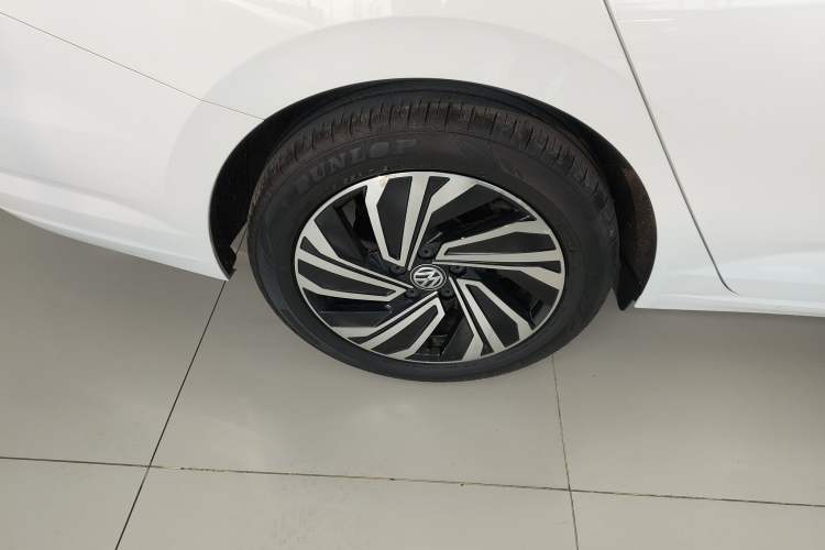 Used Volkswagen Sagitar 2022 280TSI DSG Excellence Edition Right Rear Wheel Hub