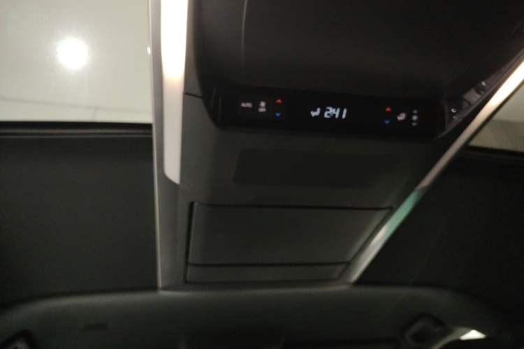 Used Toyota Vellfire 2024 Crown Dual-Engine 2.5L Ultimate Edition
