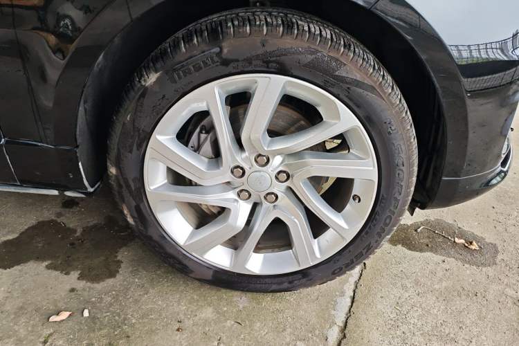 Used Land Rover Range Sport 2019 3.0 L6 HSE DYNAMIC Right Front Wheel Hub