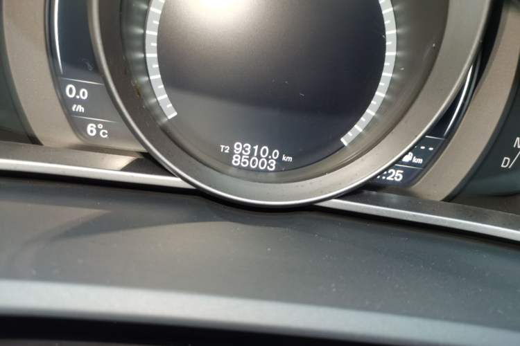 Used Volvo V40 2017 T3 Zhiya Edition Odometer Close Up